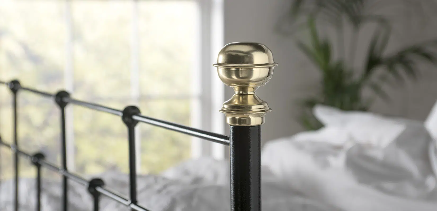 Emma iron bed finial in brass