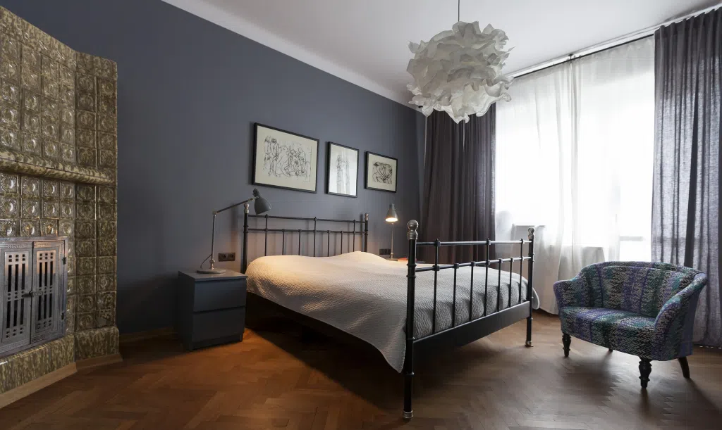 Modern metal bed with silver-coloured finials