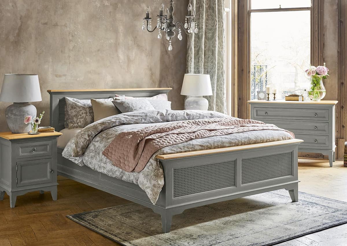 Country style bed