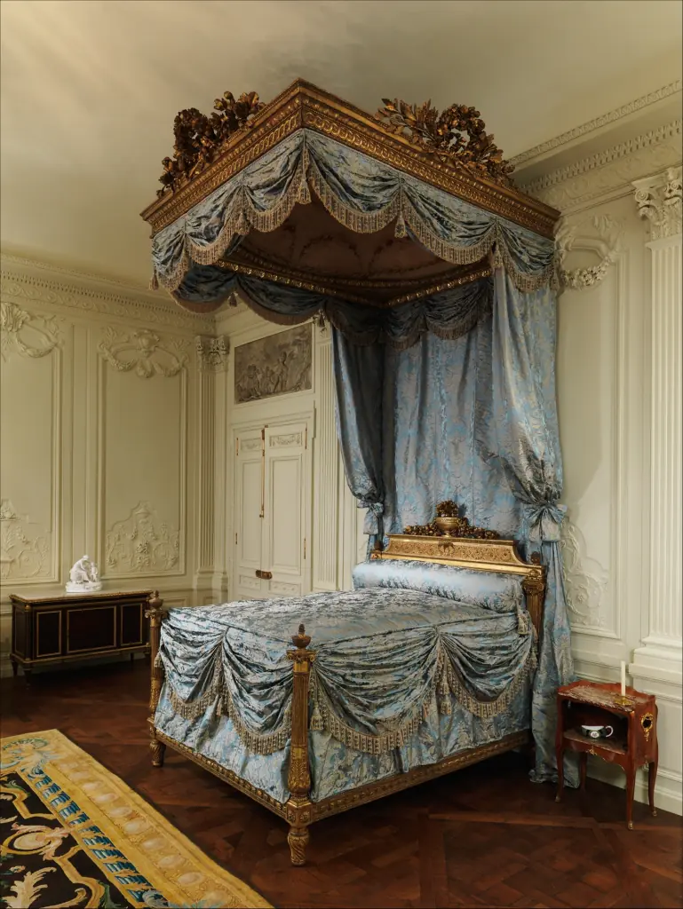 Extravagant full tester bed in a stately home