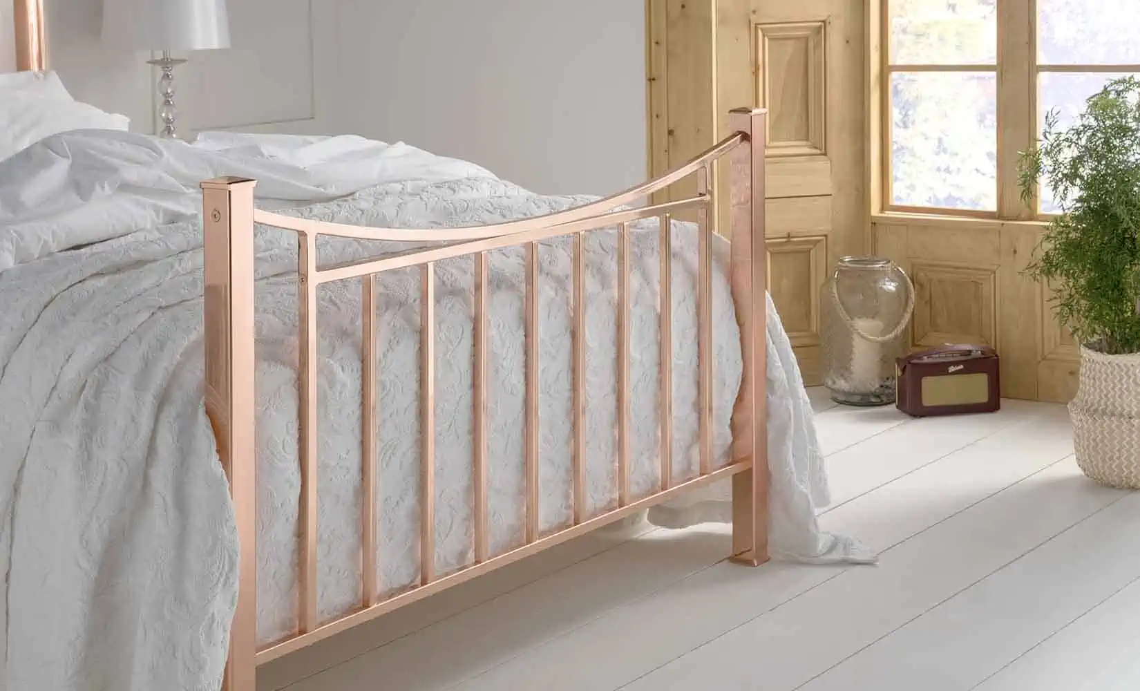 Catherine_Lifestyle_Tailboard Catherine bed