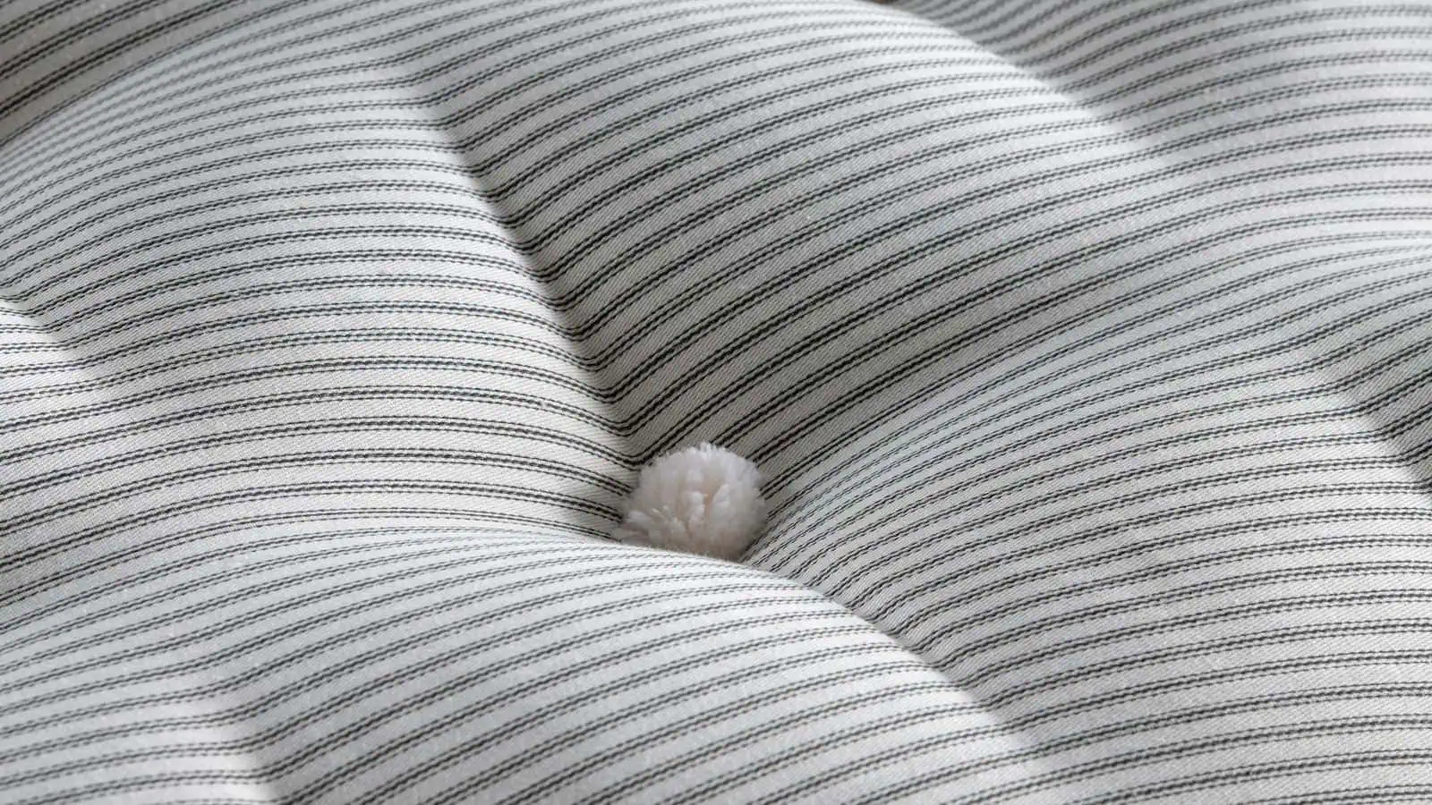 NC-1000-Tuft_Web wool mattress tufted for extar comfrot and support with wool pom pom tufts