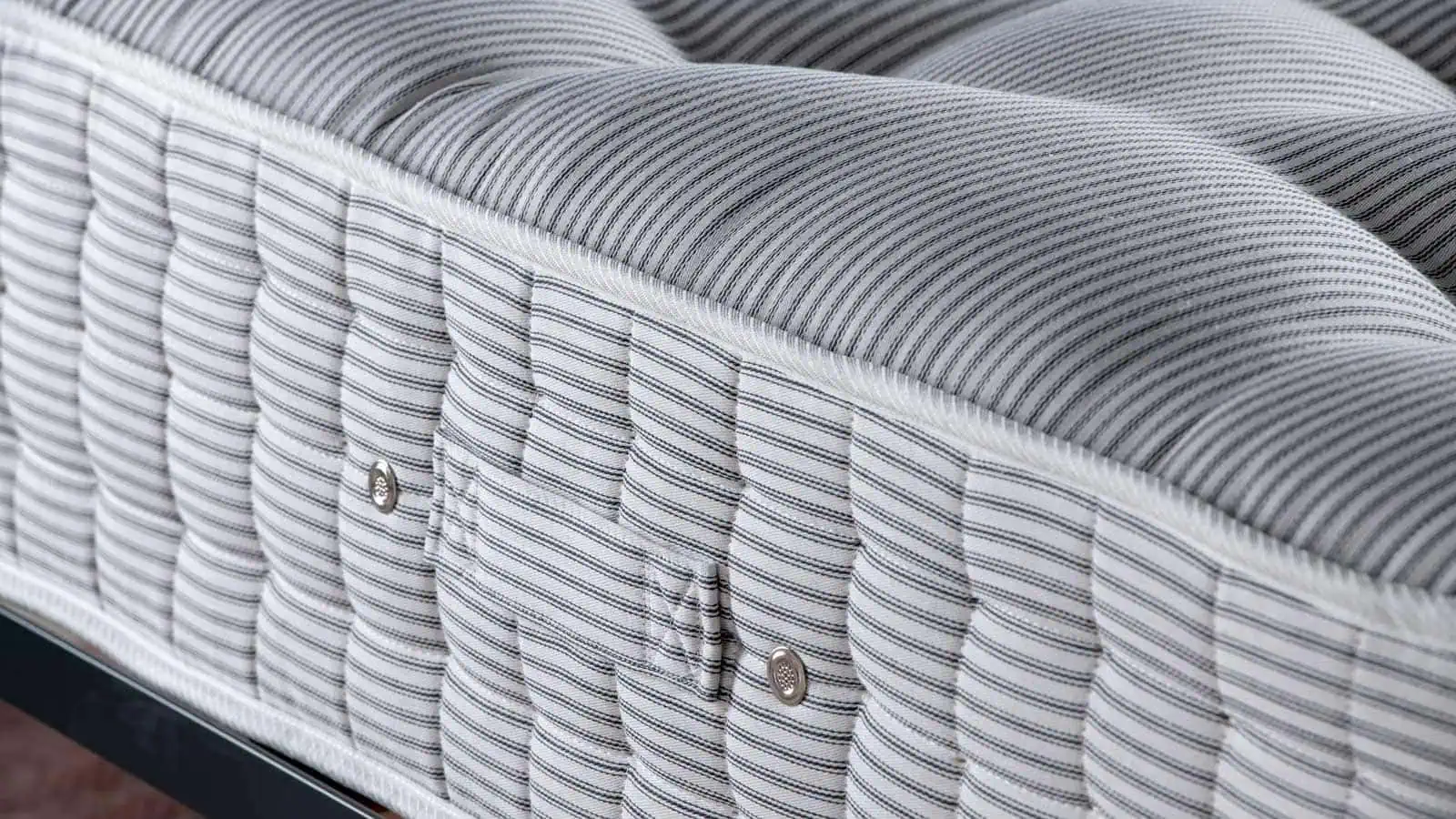 NC-2000-Side-Stitch_Web pocket sprung mattress with genuine side stitiching to help ensure optimal comfort and support