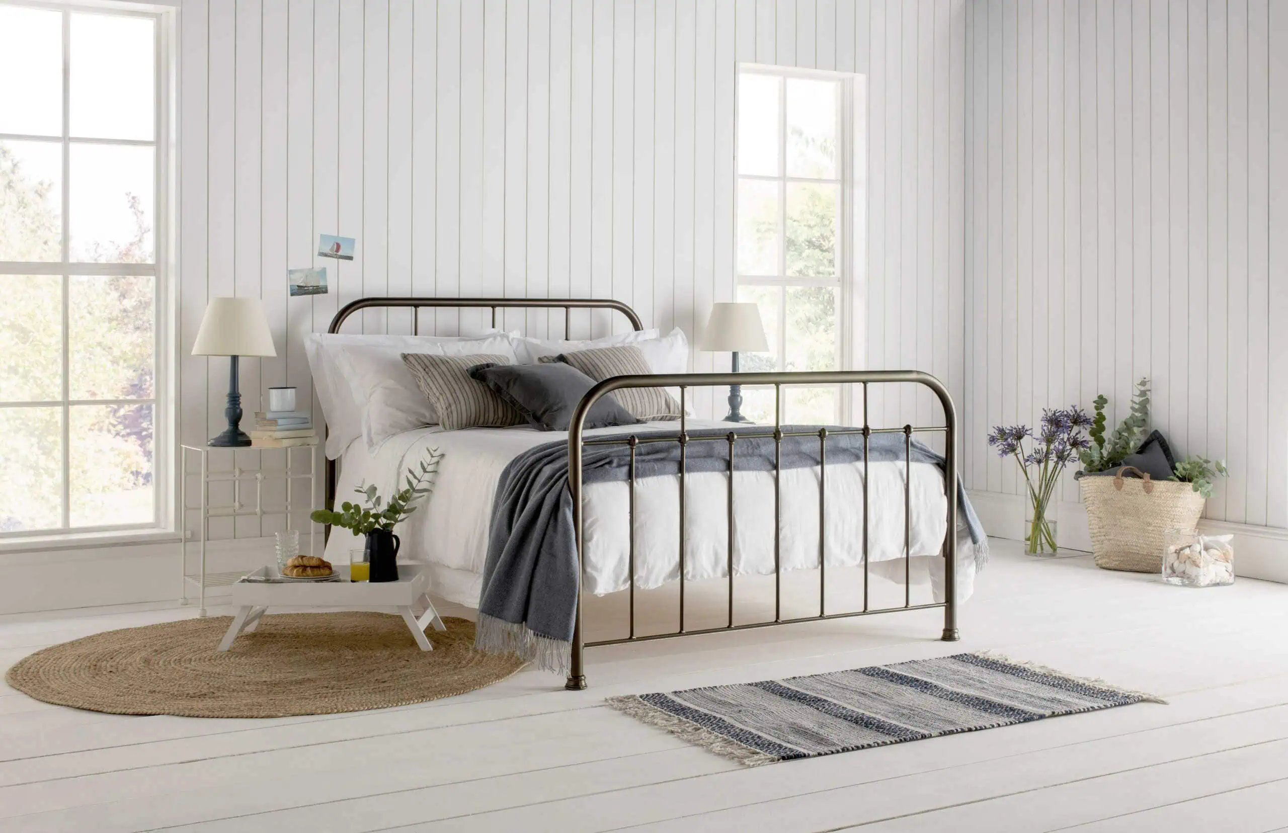 Henry iron bed