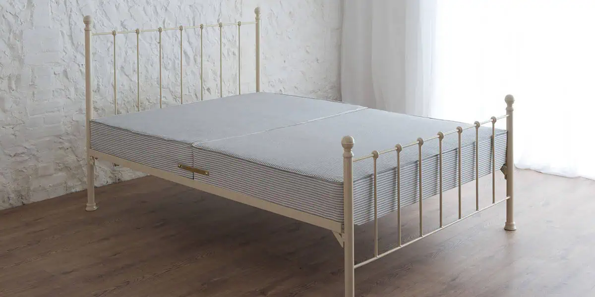 Sprung bed base