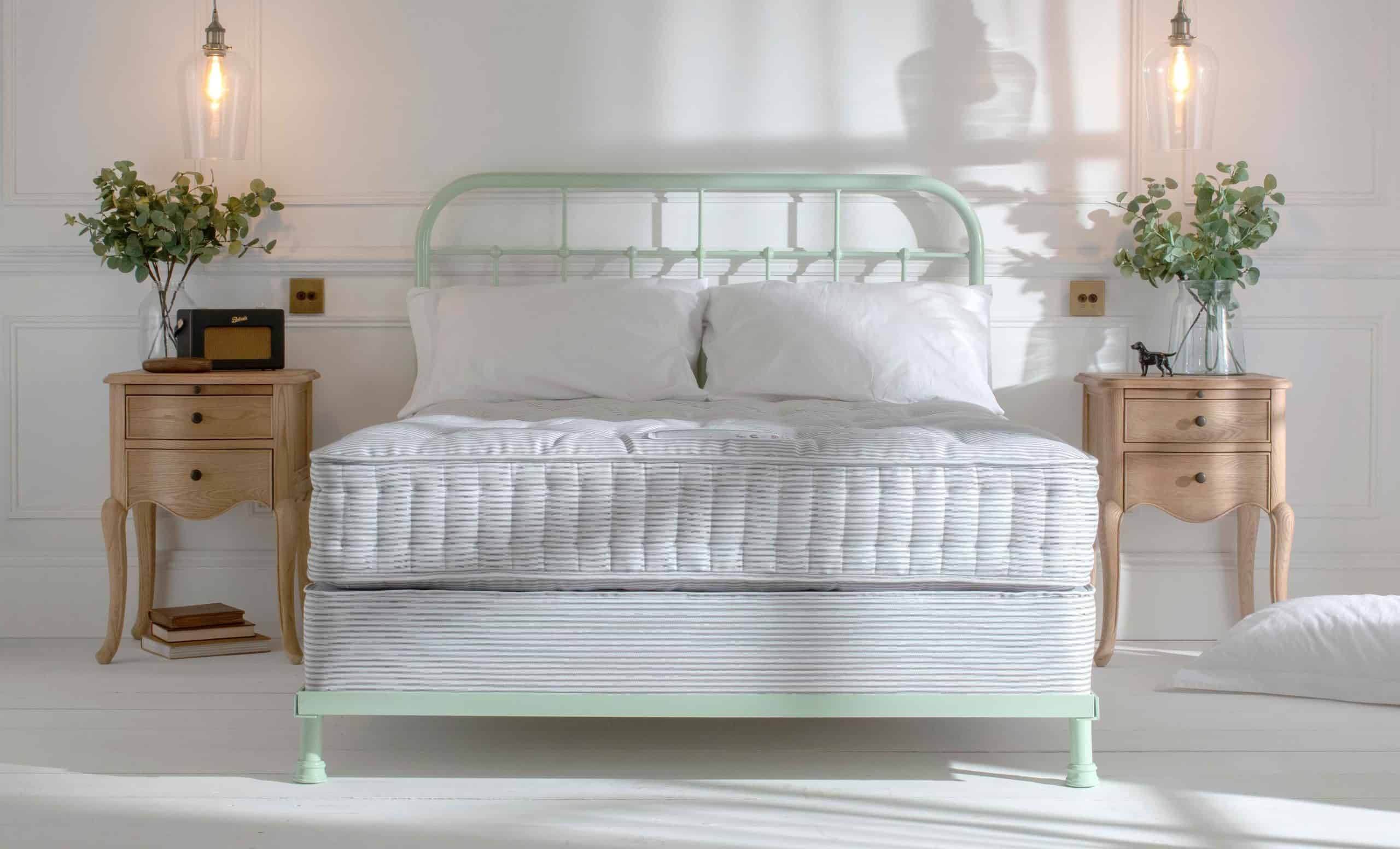 Divan Bed With Headboard and Bedframes